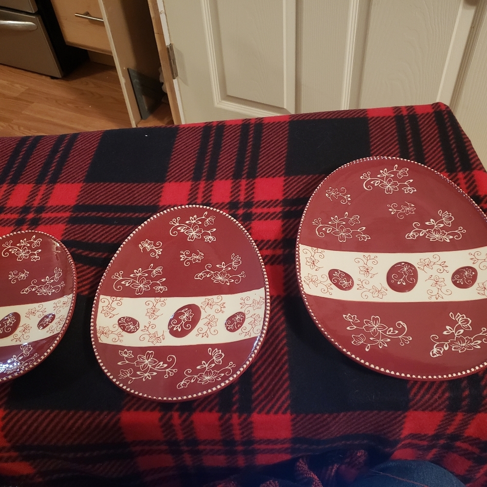 Set of 3 egg shape platters Temptations Red